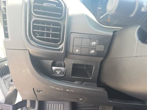 Used 2025 RAM ProMaster 1500 w/ Safety Group FWD image 17