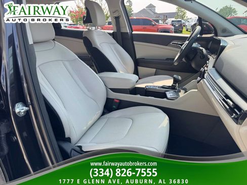 Used 2026 Kia Sportage EX FWD image 12