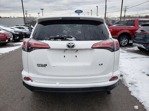 Used 2018 Toyota RAV4 LE image 6