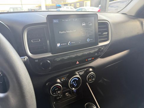 Used 2020 Hyundai Venue SEL image 17