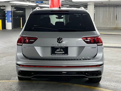 Certified 2022 Volkswagen Tiguan SE R-Line image 33
