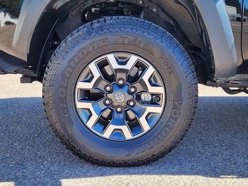 Used 2020 Toyota Tacoma TRD Off-Road w/ Technology Package image 8