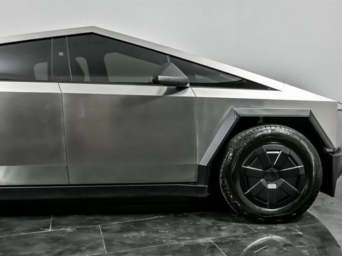 Used 2024 Tesla Cybertruck AWD Crew Cab image 11