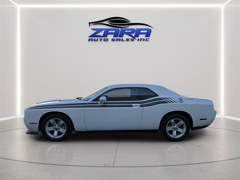 Used 2013 Dodge Challenger SXT RWD image 4