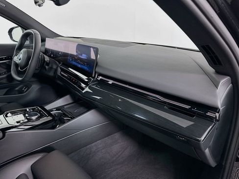 Used 2025 BMW 530i w/ Premium Package image 30