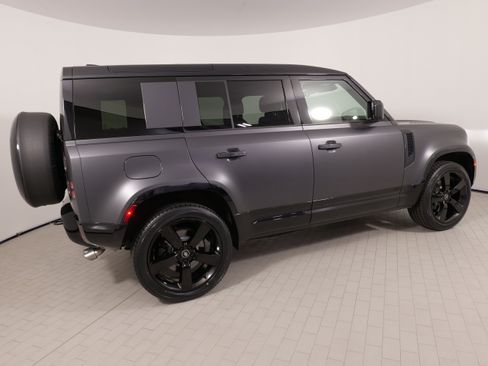 Used 2025 Land Rover Defender 110 V8 AWD/4WD image 12