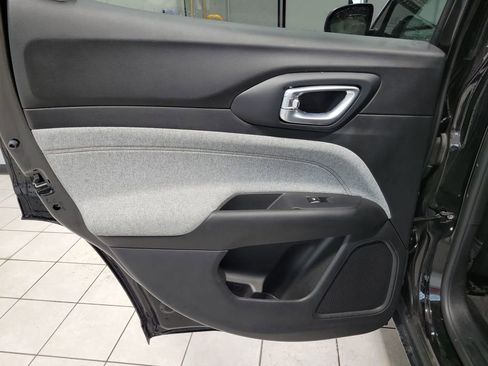 Used 2023 Jeep Compass Latitude image 23