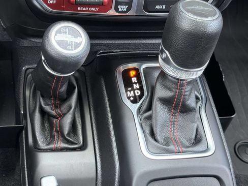 Used 2023 Jeep Gladiator Rubicon w/ LED Lighting Group AWD/4WD image 20
