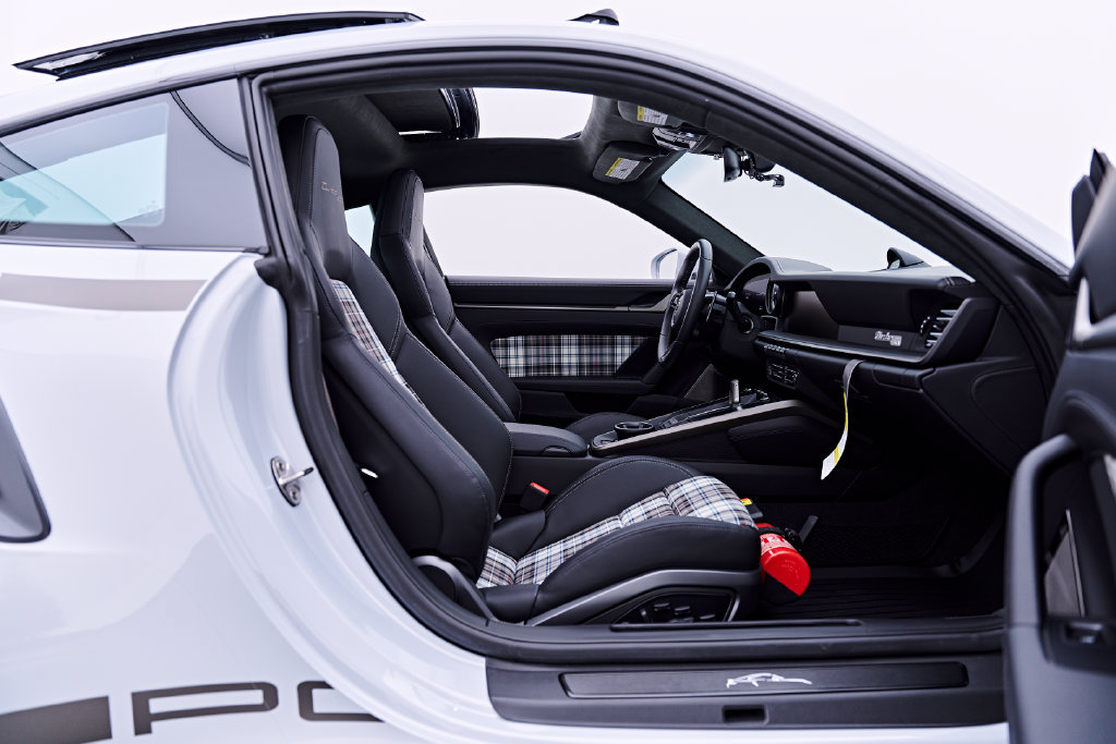 Used 2025 Porsche 911 Turbo S AWD/4WD image 43
