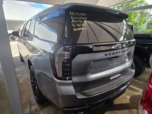Used 2025 Chevrolet Suburban High Country AWD/4WD image 8