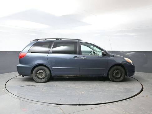 Used 2008 Toyota Sienna LE FWD image 2
