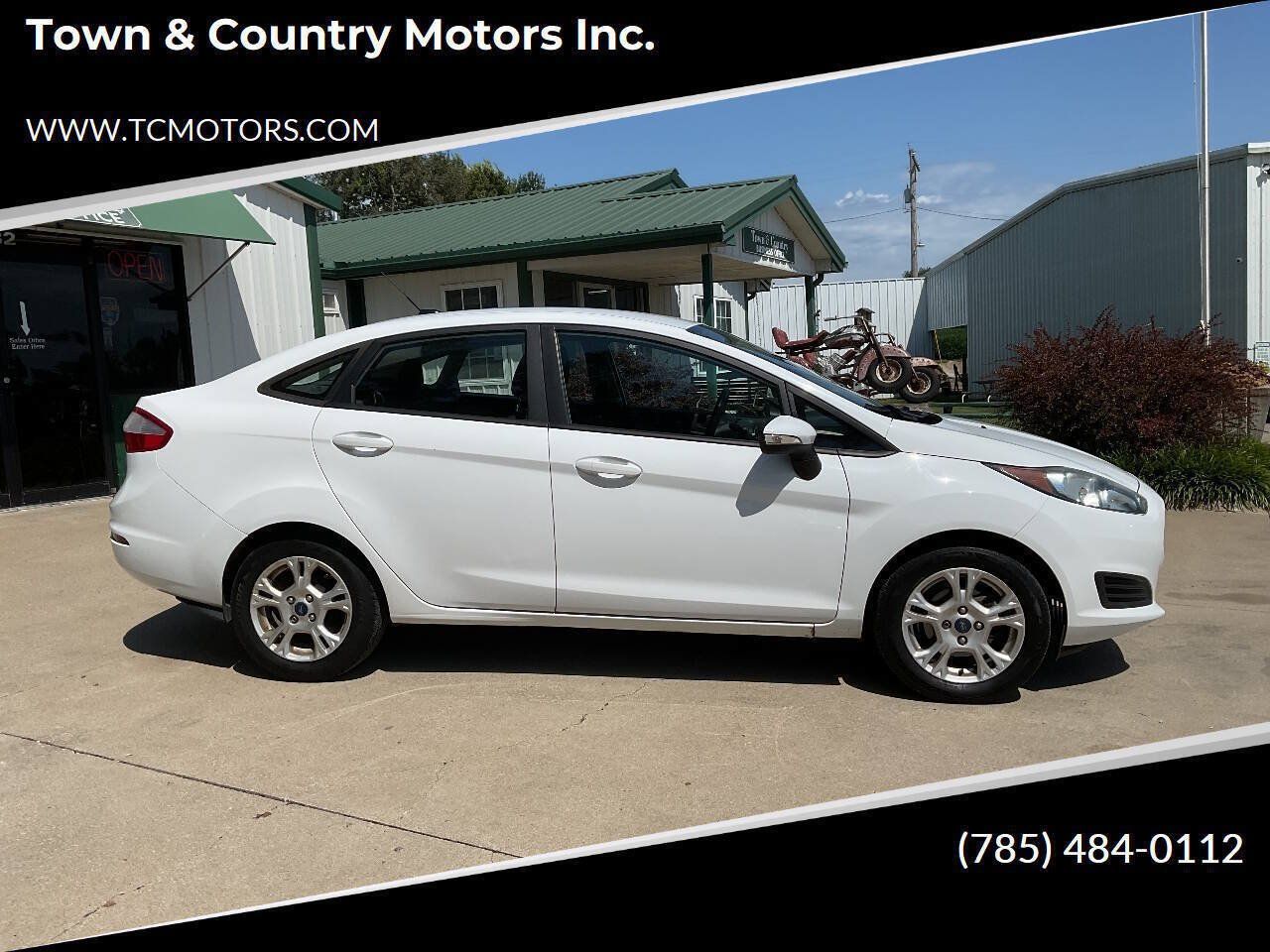 Used 2016 Ford Fiesta SE FWD image 1