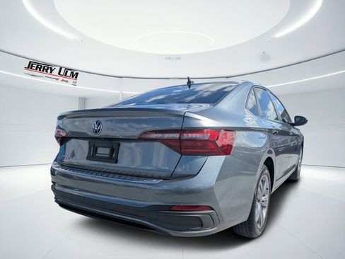 Used 2022 Volkswagen Jetta SE image 3