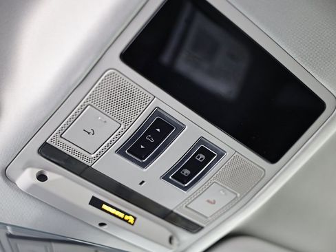 Used 2023 Land Rover Defender 90 S image 40