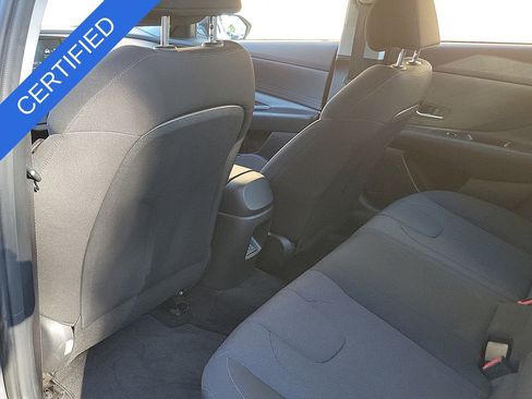 Used 2024 Hyundai Elantra SE image 19