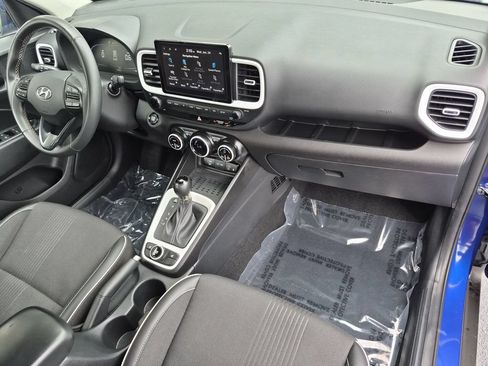 Used 2024 Hyundai Venue Limited FWD image 19