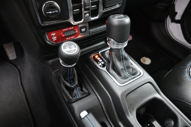 Used 2022 Jeep Wrangler Unlimited Rubicon 4xe w/ Cold Weather Group AWD/4WD image 26