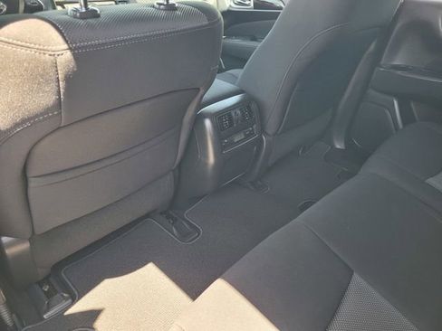 Used 2017 Nissan Pathfinder SV w/ SV Cold Weather Package FWD image 14
