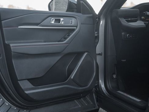 Used 2025 Ford Explorer ST-Line w/ ST-Line Street Pack image 43