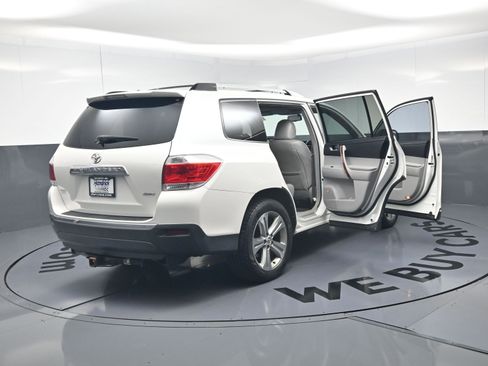 Used 2011 Toyota Highlander Limited w/ Tow Pkg AWD/4WD image 27