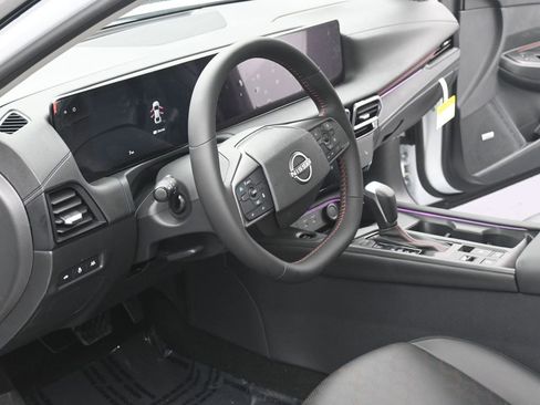 New 2026 Nissan Sentra SR w/ SR Premium Package FWD image 7