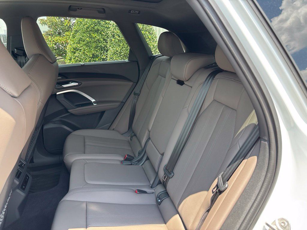 Used 2025 Audi Q5 Prestige AWD/4WD image 12