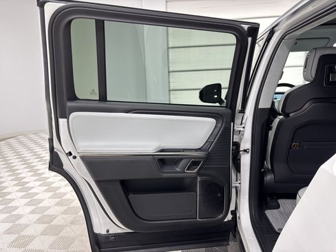 Used 2024 Rivian R1S Adventure AWD/4WD image 17
