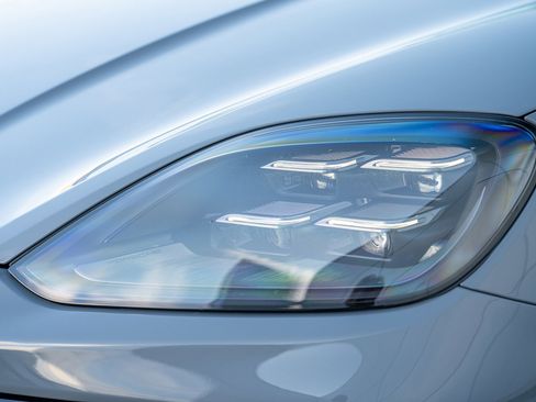 Used 2025 Porsche Cayenne image 28