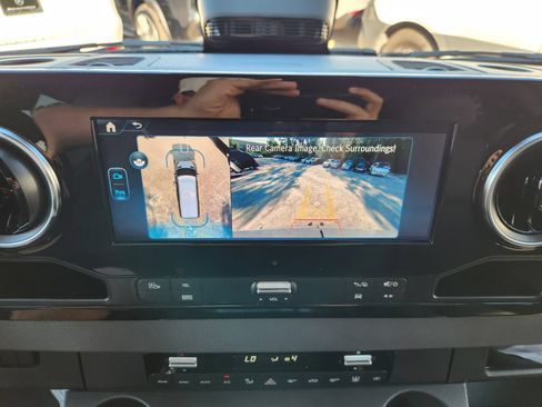 Used 2025 Mercedes-Benz Sprinter 2500 image 14