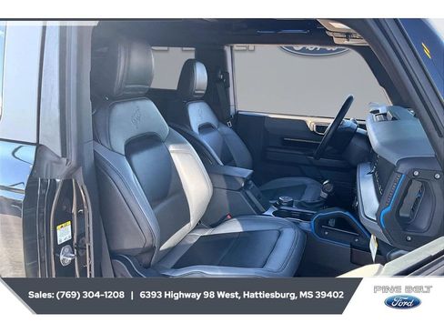 Used 2024 Ford Bronco Black Diamond w/ Sasquatch Package AWD/4WD image 6