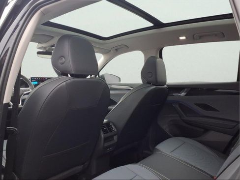 New 2026 Volkswagen Tiguan SE image 12