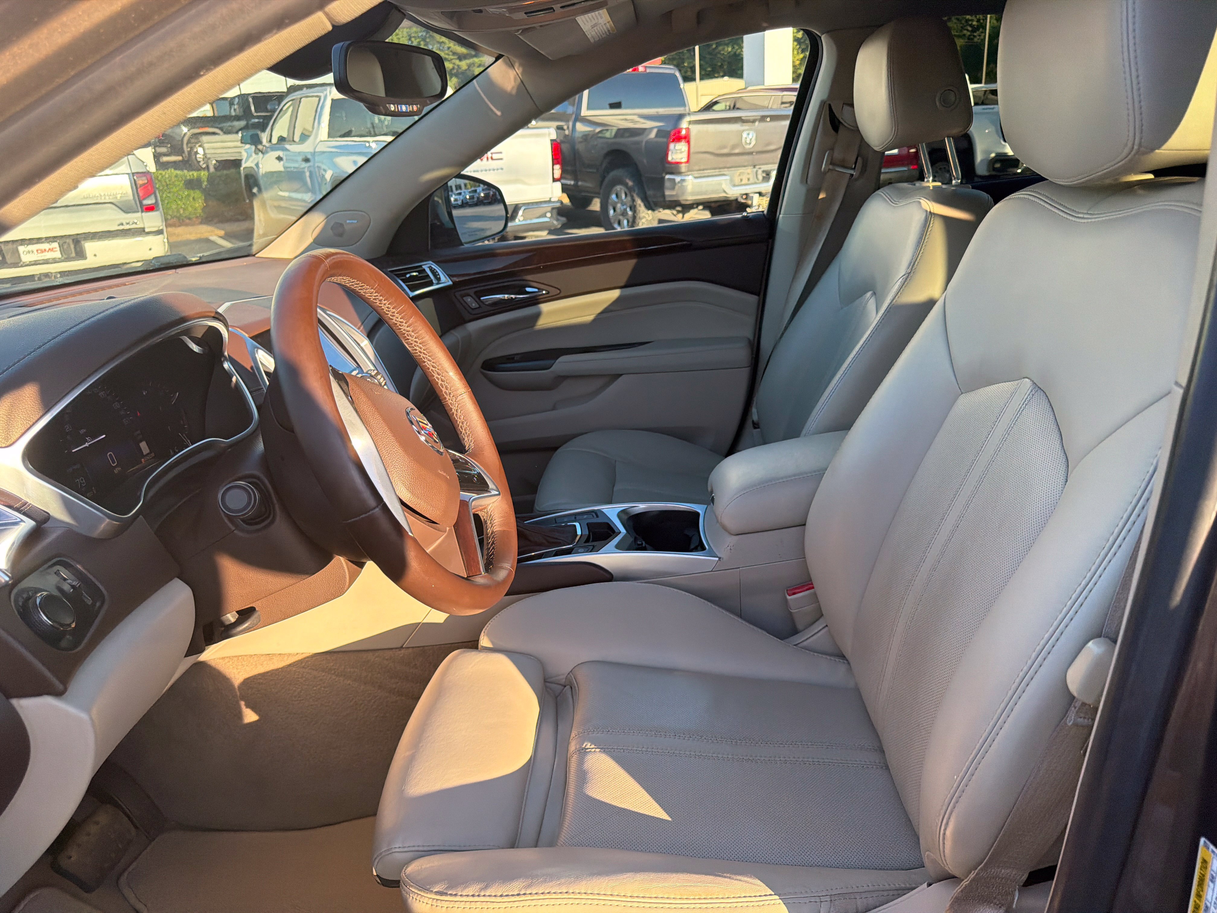 Used 2014 Cadillac SRX Luxury FWD image 11