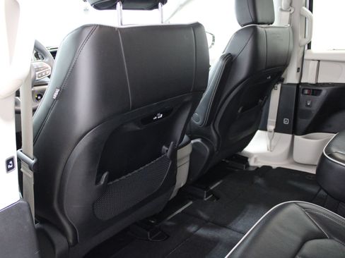 Used 2023 Chrysler Pacifica Limited FWD image 16