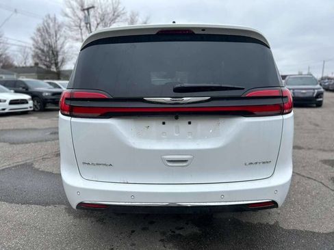 Used 2026 Chrysler Pacifica Limited image 6