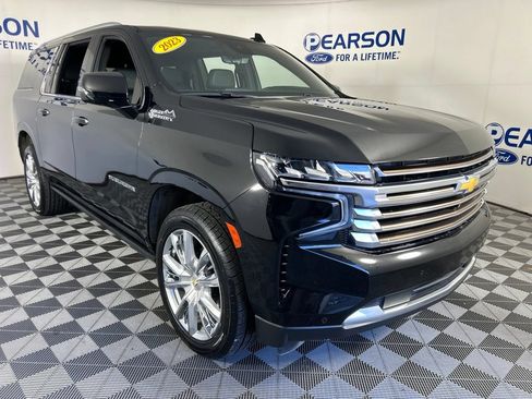 Used 2023 Chevrolet Suburban High Country w/ Premium Package 2 AWD/4WD image 3