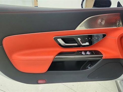 Used 2025 Mercedes-Benz SL 43 AMG w/ Driver Assistance Package image 31