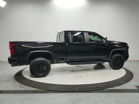 Used 2024 Chevrolet Silverado 2500 ZR2 w/ Technology Package AWD/4WD image 8