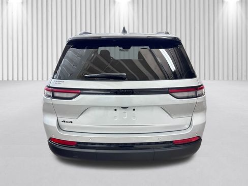 New 2025 Jeep Grand Cherokee Laredo image 6