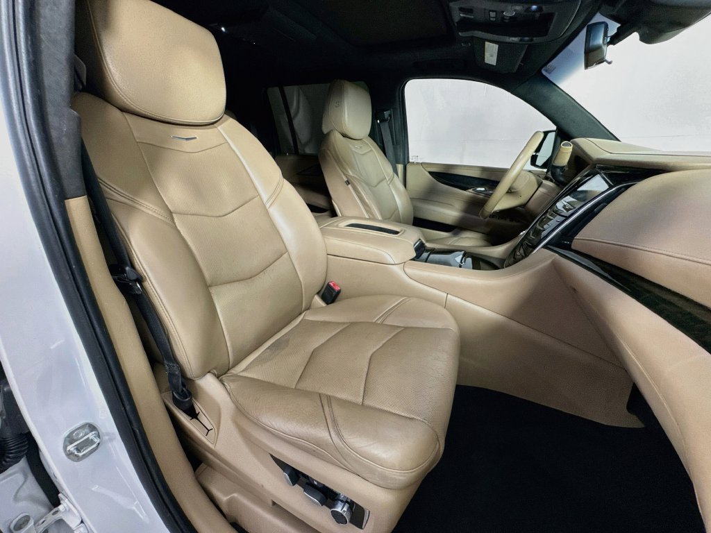 Used 2019 Cadillac Escalade ESV Platinum RWD image 37