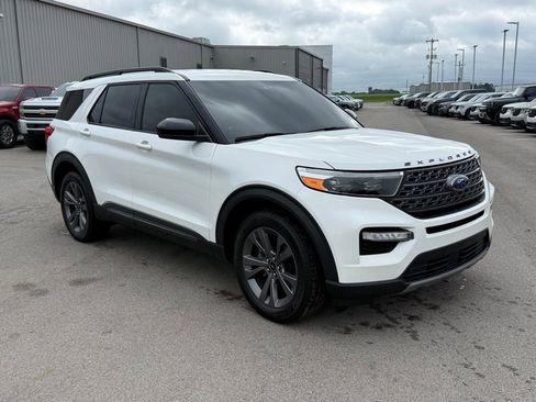 Used 2023 Ford Explorer XLT w/ Equipment Group 202A AWD/4WD image 2
