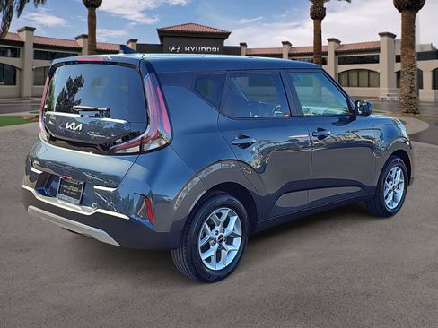 Used 2025 Kia Soul LX w/ LX Technology Package FWD image 8