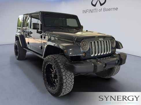 Used 2016 Jeep Wrangler Unlimited Sahara w/ Max Tow Package AWD/4WD image 3