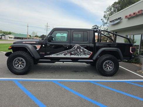 New 2026 Jeep Gladiator Rubicon w/ Steel Power Dome Hood Package AWD/4WD image 7