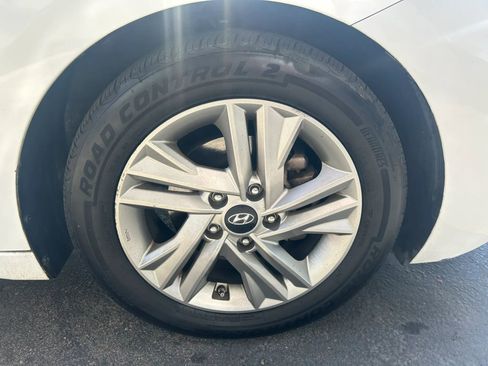 Used 2020 Hyundai Elantra SEL w/ Cargo Package (C1) FWD image 4