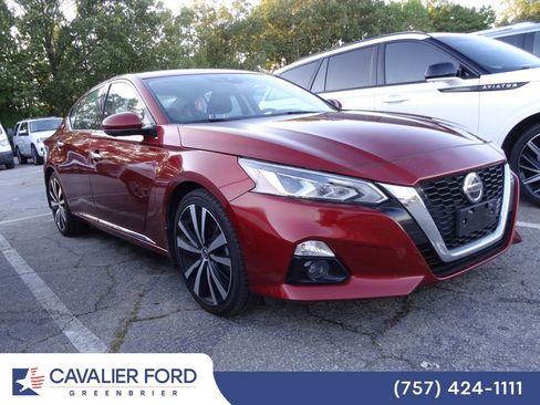 Used 2019 Nissan Altima 2.5 Platinum FWD image 1