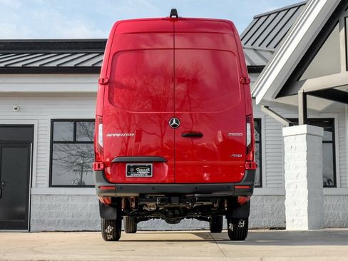 Used 2025 Mercedes-Benz Sprinter 2500 image 9