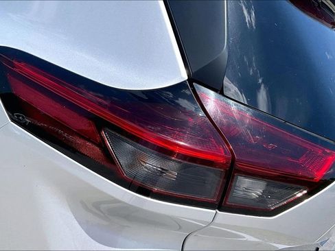 Used 2024 Nissan Rogue S FWD image 27