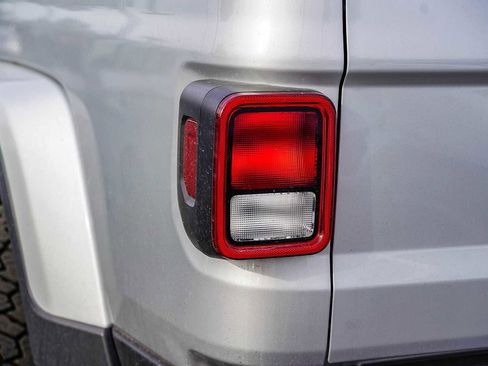 Used 2024 Jeep Gladiator Sport image 21