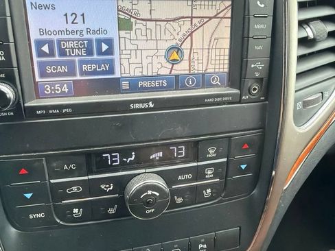 Used 2012 Jeep Grand Cherokee Overland AWD/4WD image 10
