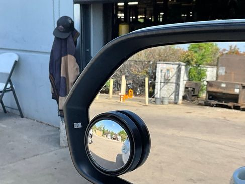 Used 2024 Volkswagen Atlas Cross Sport SE image 19